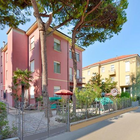 צ'סנטיקו Hotel Flora Capri מראה חיצוני תמונה